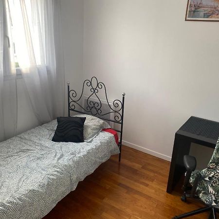 Bedroom In A House/ Chambre Dans Une Maison Épinay-sur-Orge Dış mekan fotoğraf